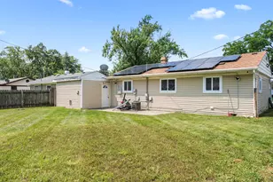 27 Cardinal Ln, Carpentersville, IL 60110 - Photo 3