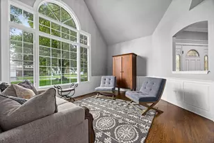 70 S Parkway Dr, Naperville, IL 60540 - Photo 9