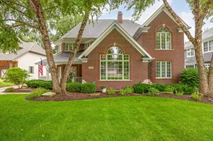 70 S Parkway Dr, Naperville, IL 60540 - Photo 3