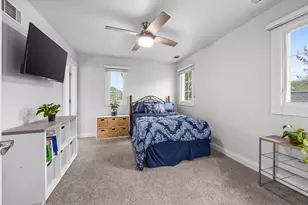 70 S Parkway Dr, Naperville, IL 60540 - Photo 33