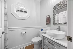 70 S Parkway Dr, Naperville, IL 60540 - Photo 25