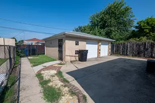 9334 S Cregier Ave, Chicago, IL 60617 - Photo 15