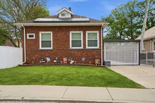 1615 W Beverly Glen Pkwy, Chicago, IL 60643 - Photo 1