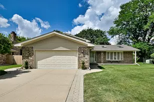 2360 N Drury Ln, Arlington Heights, IL 60004 - Photo 1