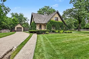1 Kellogg Ln, Crystal Lake, IL 60014 - Photo 1