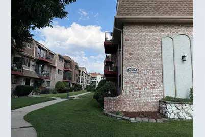5303 N Delphia Avenue #304, Chicago, IL 60656 - Photo 3