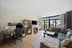 435 W Erie St, Chicago, IL 60654 - Photo 7