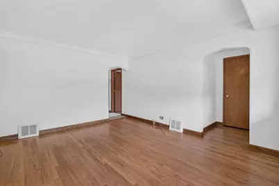 9628 S Utica Avenue, Evergreen Park, IL 60805 - Photo 5