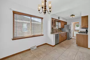 9628 S Utica Ave, Evergreen Park, IL 60805 - Photo 9