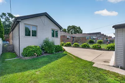 9628 S Utica Avenue, Evergreen Park, IL 60805 - Photo 25
