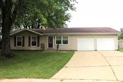 11 Bradley Court, Clifton, IL 61727 - Photo 1