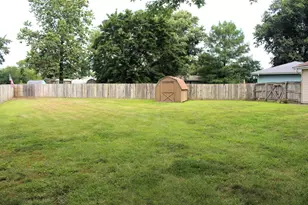 11 Bradley Ct, Clifton, IL 61727 - Photo 5