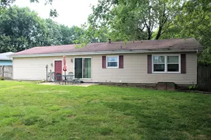 11 Bradley Ct, Clifton, IL 61727 - Photo 3