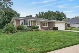 5006 W Oakwood Dr, McHenry, IL 60050 - Photo 1