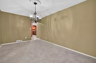 5006 W Oakwood Dr, McHenry, IL 60050 - Photo 9