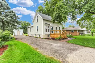205 E South St, Mansfield, IL 61854 - Photo 3