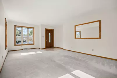 126 W Elm Street, Streator, IL 61364 - Photo 5