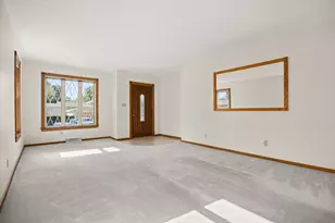 126 W Elm St, Streator, IL 61364 - Photo 5