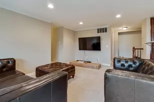 961 Cross Creek Dr N, Roselle, IL 60172 - Photo 3