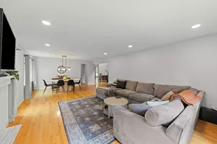 528 W Evergreen St, Wheaton, IL 60187 - Photo 5