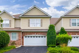 547 Bobby Ann Ct, Roselle, IL 60172 - Photo 1