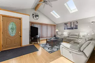 5747 S Meade Ave, Chicago, IL 60638 - Photo 9