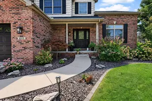4003 Rockledge Rd, Bloomington, IL 61705 - Photo 3
