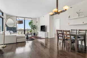 435 W Erie St, Chicago, IL 60654 - Photo 3