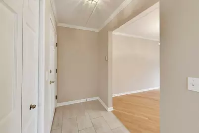 710 Creekside Drive #101, Mount Prospect, IL 60056 - Photo 3