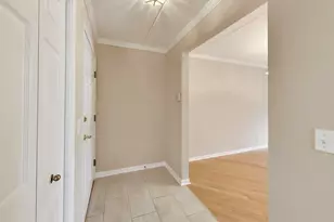 710 Creekside Dr, Mount Prospect, IL 60056 - Photo 3