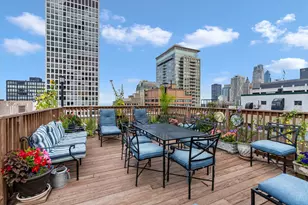 222 E Chestnut St, Chicago, IL 60611 - Photo 33