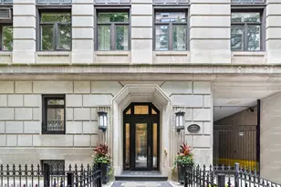 222 E Chestnut St, Chicago, IL 60611 - Photo 3