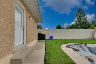 227 N Mill Rd, Wood Dale, IL 60191 - Photo 25