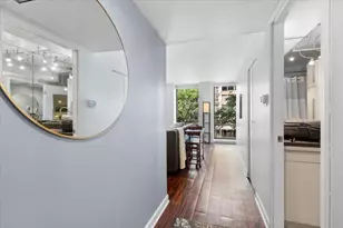 260 E Chestnut St, Chicago, IL 60611 - Photo 3