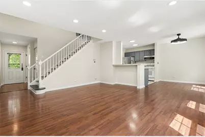 360 Golfview Court #360, Bloomingdale, IL 60108 - Photo 3