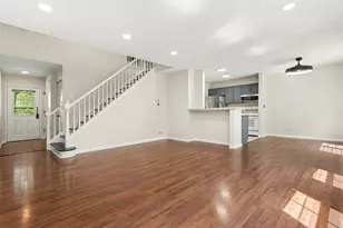 360 Golfview Ct, Bloomingdale, IL 60108 - Photo 3