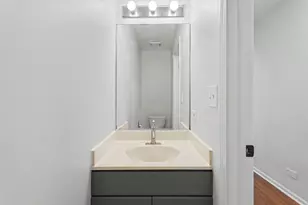 360 Golfview Ct, Bloomingdale, IL 60108 - Photo 7