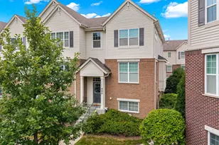 400 Concord Ct, Morton Grove, IL 60053 - Photo 1