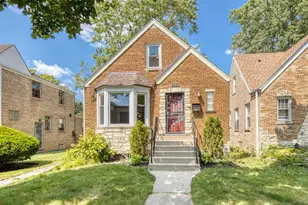 2850 W Chase Ave, Chicago, IL 60645 - Photo 1