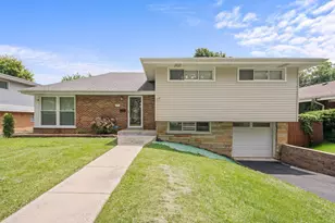 1015 S Leslie Ln, Villa Park, IL 60181 - Photo 1