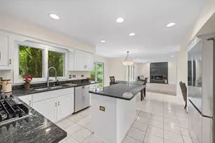211 Millcreek Ln, Naperville, IL 60540 - Photo 9