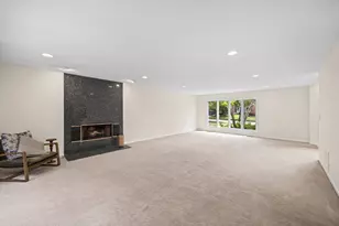 211 Millcreek Ln, Naperville, IL 60540 - Photo 5