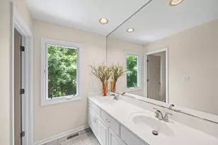211 Millcreek Ln, Naperville, IL 60540 - Photo 11