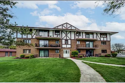 11045 S Theresa Circle #2B, Palos Hills, IL 60465 - Photo 1
