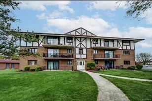11045 S Theresa Circle, Palos Hills, IL 60465 - Photo 1