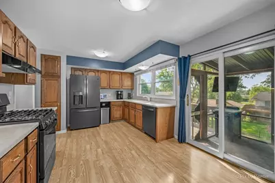 1255 Mayfield Lane, Hoffman Estates, IL 60169 - Photo 9