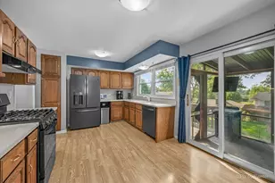 1255 Mayfield Ln, Hoffman Estates, IL 60169 - Photo 9