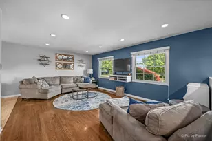 1255 Mayfield Ln, Hoffman Estates, IL 60169 - Photo 3