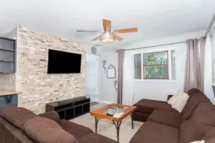 101 E White St, Pontiac, IL 61764 - Photo 7