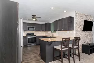 101 E White St, Pontiac, IL 61764 - Photo 11
